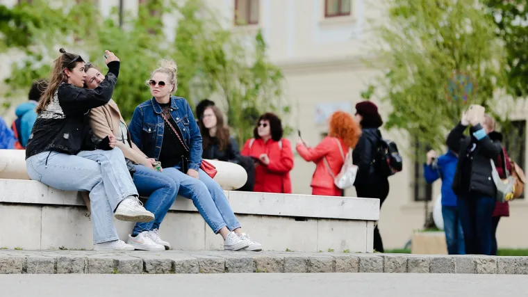 Stiže sunčanije, postupno i toplije vrijeme. Do sredine tjedna uživamo u proljetnim temperaturama