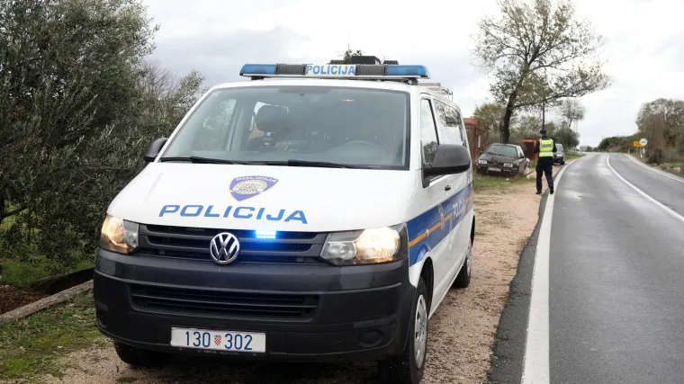 U dvije prometne nesreće poginuli motociklist i vozač automobila, a jedna osoba ozlijeđena