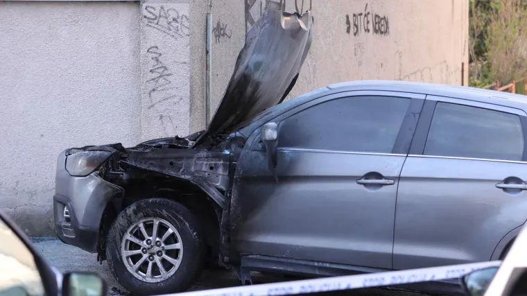Vlasnik automobila koji je jutros gorio u Splitu je državni inspektor? I nije prvi put da su ga potpalili
