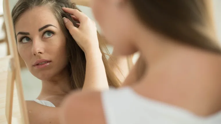 Ako vam svježe oprana kosa izgleda masno, u nečemu grije&scaron;ite: Dermatologinja otkrila neočekivane razloge