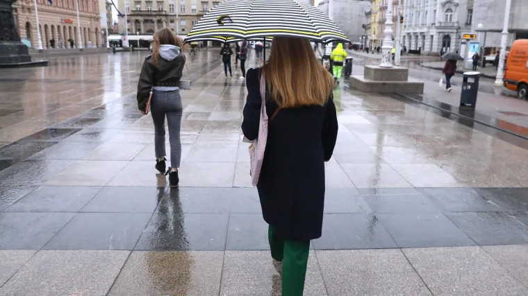 Stigla je promjena o kojoj se govorilo: Računajte na ki&scaron;u, pljuskove s grmljavinom, a u dijelovima Hrvatske moguć je i snijeg