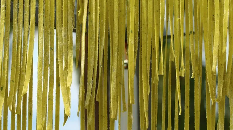 Mediteranska kuhinja - recept za zelene rezance s kozicama