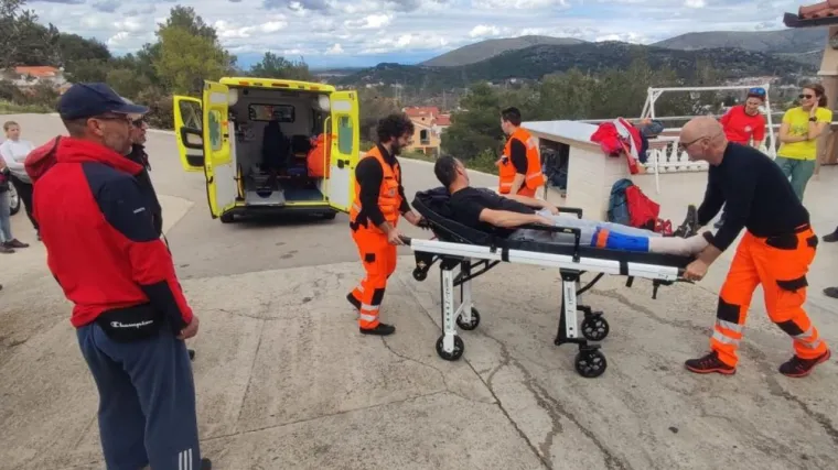 Mu&scaron;karac brao &scaron;paroge pa pao i slomio nogu, spa&scaron;avao ga HGSS: Nije imao mobitel...