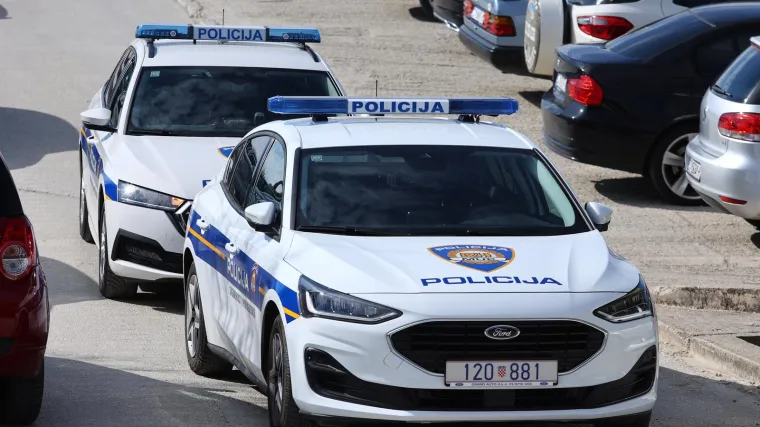 Muškarac krao na benzinskoj postaji pa pokušao pobjeći: Ljudi ga zadržali do dolaska policije