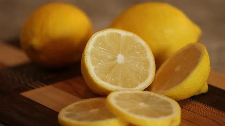 Tart od limuna osvježavajući desert za svaki dan
