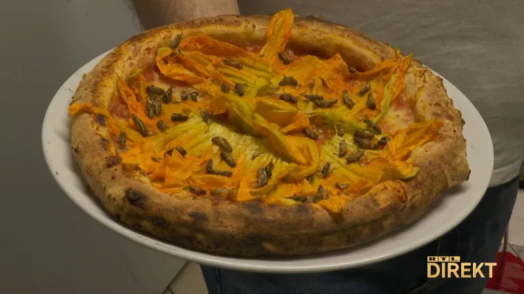 Prvi smo probali prvu talijansku pizzu sa cvrčcima koju nam je ispekao pizza majstor iz Srbije