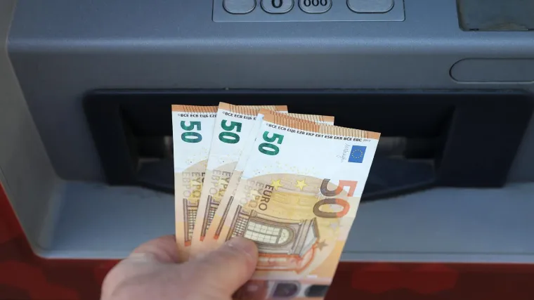 Plaće su nam 12% veće nego lani, ali realno su manje. Tko zarađuje najviše, a tko najmanje?