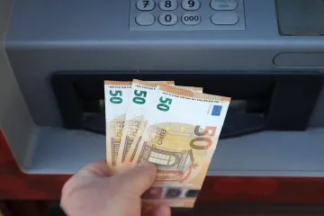 Plaće su nam 12% veće nego lani, ali realno su manje. Tko zarađuje najviše, a tko najmanje?