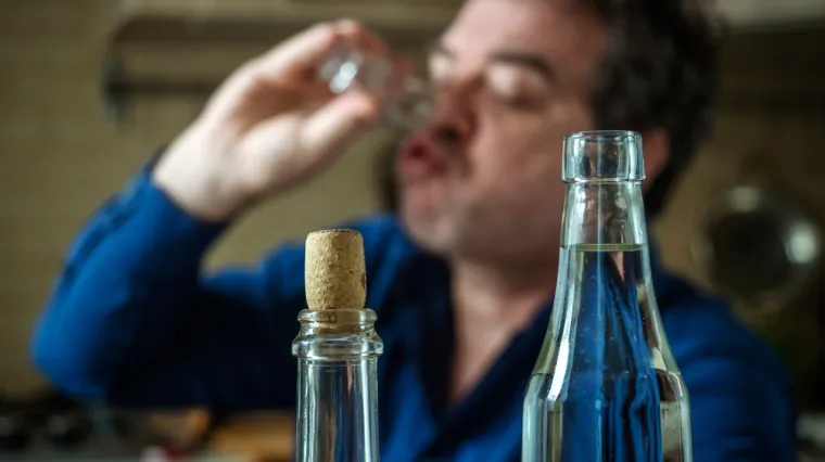 Mrtav pijan u&scaron;ao u dućan, s police uzeo bocu vina i počeo pit: 'Nemre mi nitko ni&scaron;t!'