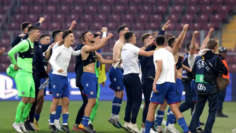 Bacio vi&scaron;e od 7000 navijača Hajduka u Ženevi u trans: 'Zvuči nestvarno, zvučalo je i prije, ali u finalu smo i idemo po trofej!'