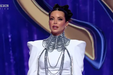 Prekrasna bijela haljina i zanimljivi detalji: Nikolina otvorila polufinalnu emisiju i opet fascinirala svojim outfitom!