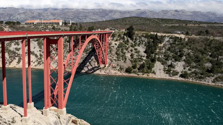 Jo&scaron; se uvijek traga za mladićem koji je nestao u blizini Masleničkog mosta, a sada su u potragu uključeni i ronioci