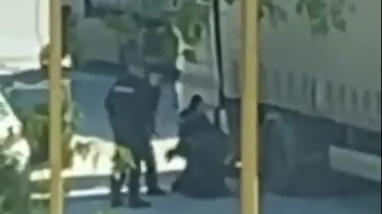 VIDEO Mučna snimka iz susjedstva. Kruži snimka mlaćenja migranata u Srbiji