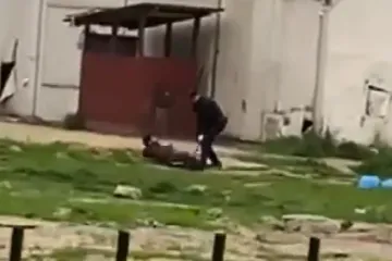 &Scaron;ire se snimke iz Srbije gdje policija mlati migrante: Dječak na videu je maloljetan, a istraga je u tijeku