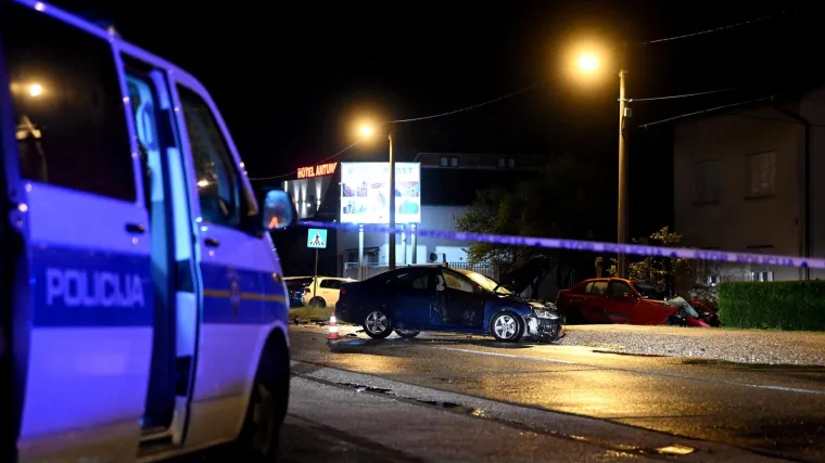 Kasno navečer u Sesvetama se frontalno sudarila dva automobila. Jedna osoba poginula