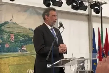 Ministar Fuchs na otvorenju škole u Pušći