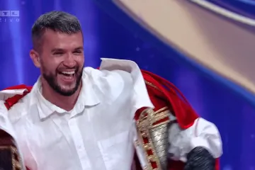 POGLEDAJTE TRENUTAK SEZONE: Trofej 'Masked Singera' je u njegovim rukama