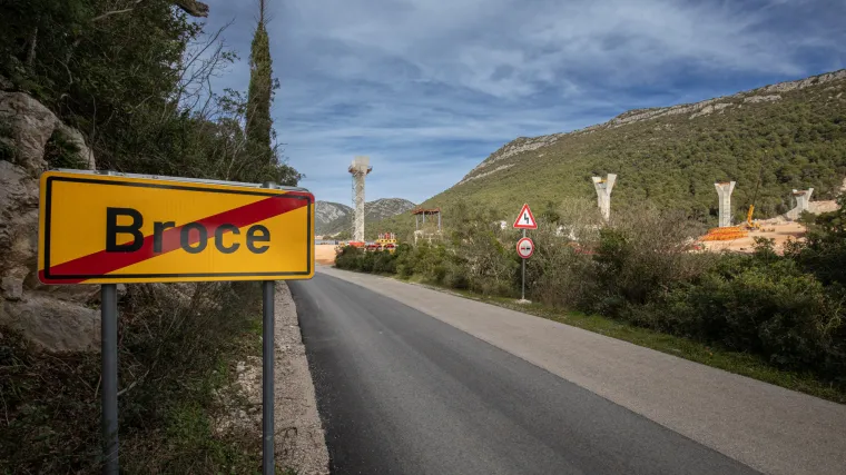 Tragedija kod Stona: Žena (72) vje&scaron;ala rublje na su&scaron;ilo ispod kojeg se nalazio bazen. Pala i preminula