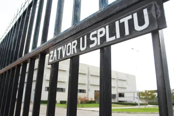 Mladić iz Splita završio iza rešetaka: Prijetio kolegama smrću, kasnije se snimao s bombom u ruci