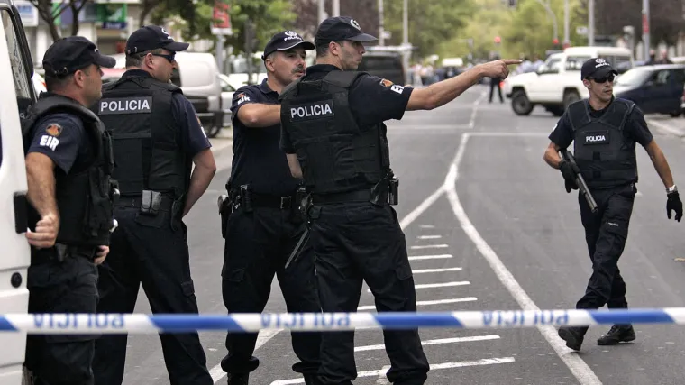 Mu&scaron;karac prvo ubio troje ljudi, a onda, kada je stigla policija, presudio i samom sebi