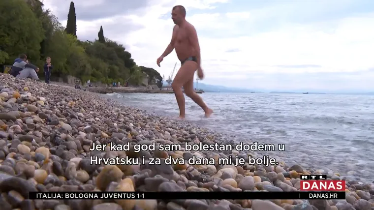 U Rijeci otvorena sezona kupanja, turisti hrabriji od domaćih. Danas s kvarnerskih plaža