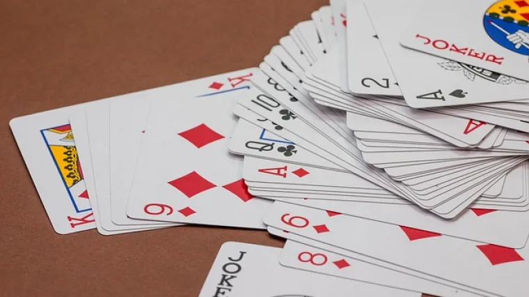 Kakva je igra Soliteire? Koja su pravila za slaganje karata Solitaire?