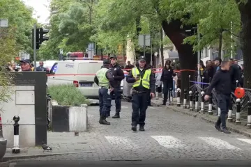 VIDEO Učenik (14) u Beogradu upao u školu s pištoljem, ubio čuvara i osmero djece? Najavljena izvanredna konferencija Vlade