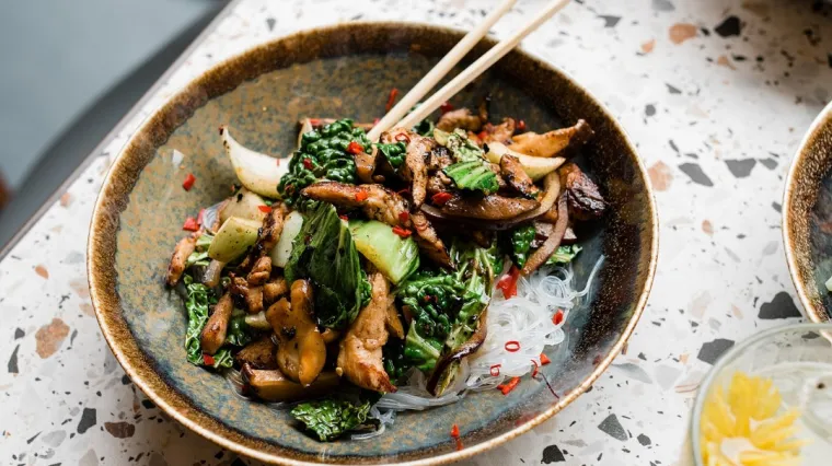 NOVOOTVORENI PURPLE MONKEY POZIVA NA AZIJSKU GASTRO PUSTOLOVINU