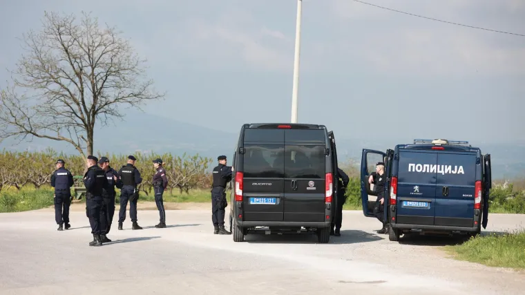 Noćas u Beogradu napadnut 27-godi&scaron;njak: Napala ga &scaron;estorica i izbola nožem?