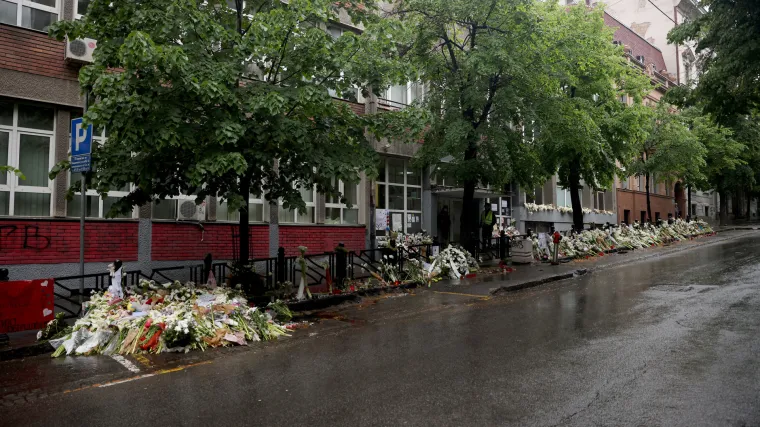 Od danas se svi učenici u Srbiji vraćaju na redovnu nastavu. Osim u &scaron;koli gdje je 13-godi&scaron;njak ubio kolege i za&scaron;titara