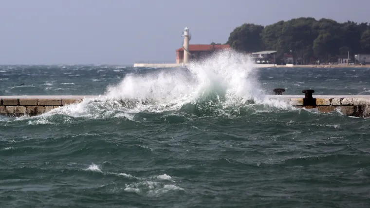 U nesreći na zadarskom kultnom kupalištu ozlijeđena dvojica radnika: Jednom natučena rebra, drugom natkoljenica