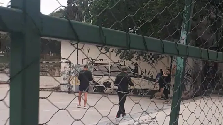 Mostovac iz Splita kaže da su ga huligani pogodili kamenom i prijetili mu dok ih je snimao kako puše travu