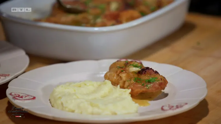 Pohani svinjski odresci kuhani u vinu, maslacu i češnjaku, pire krumpir sa mileramom