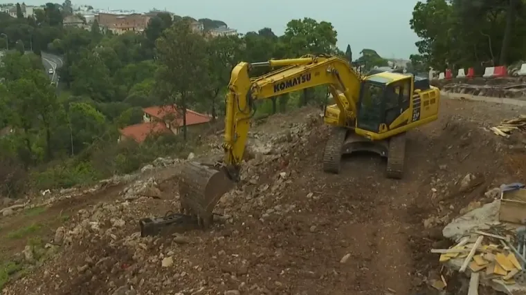 U što se to pretvara biser Jadrana? Grad pati pod naletom investitora, mjestom zavladali betonizacija, buka, uzurpacija ulica...