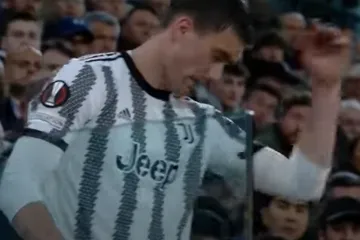 Pogledajte kako je Dušan Vlahović podivljao nakon što ga je trener izvadio iz igre, potpuno je izgubio kompas