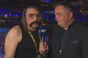 Pogledajte kako je Let 3 u krinolinama ušetao na pozornicu Eurosonga, Mrle je fanove iznenadio upečatljivim detaljem