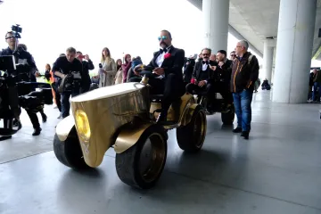 Let 3 u svojem stilu stigli iz Liverpoola u zračnu luku: Pogledajte kakav kaos ih je dočekao