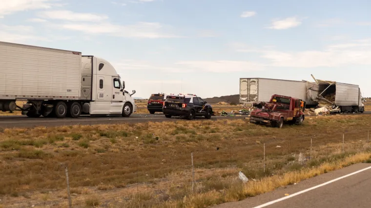 Sudar kamiona i putničkog kombija na autocesti u Meksiku. Zasad najmanje 13 mrtvih...