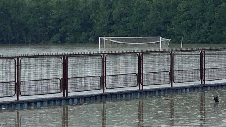 Stadion kluba iz BiH pod vodom: 'Prvi kat kompleksa je poplavljen, sve je uni&scaron;teno'