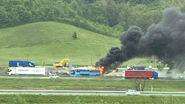 Buktinja na autocesti kod Začretja: Požar izbio na autobusu iz BiH koji je prevozio 17 putnika