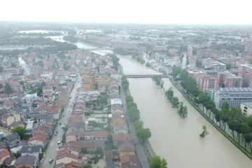 I Italija se bori s poplavama: Na sjeveru zemlje troje poginulih, tisuće ljudi evakuirane