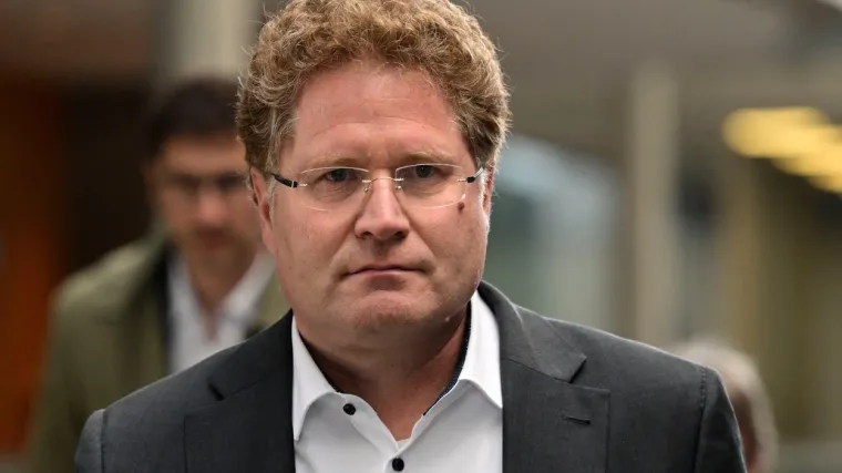 Državni tajnik dao ostavku zbog kritika. U ministarstvu zaposlio vjenčanog kuma, brata i sestru u institut