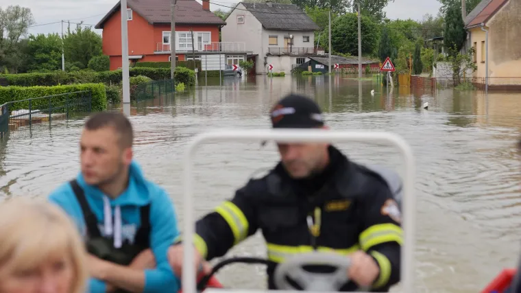 Vi&scaron;e od 5000 vatrogasaca u gotovo 2000 intervencija zbog poplava. U pomoć stigli i bjelovarski i zagrebački
