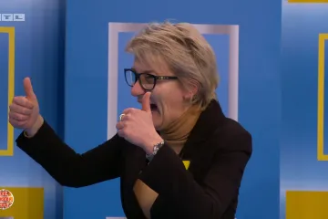 OVAKO SE SLAVI GLAVNA NAGRADA Željka ostala u šoku, a zatim čvrsto zagrlila Antoniju Blaće