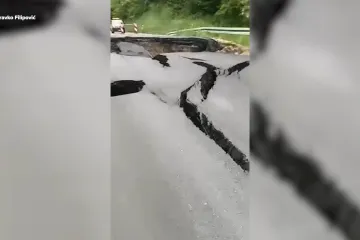 Cesta u Slavoniji doslovce propala, načelnik: 'Ovo što se dogodilo je strašno. Kiše i poplave ubrzale su propadanje'
