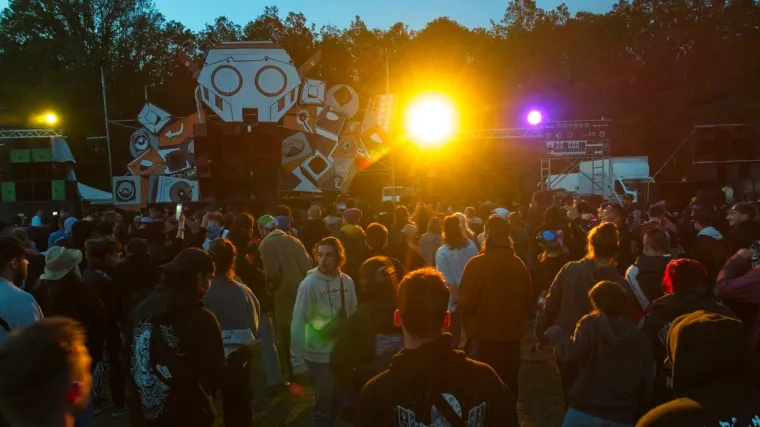 Na ilegalni techno festival u Francuskoj stiglo 30 tisuća ljudi: 'Nećemo ih odbiti, ima ih previ&scaron;e'