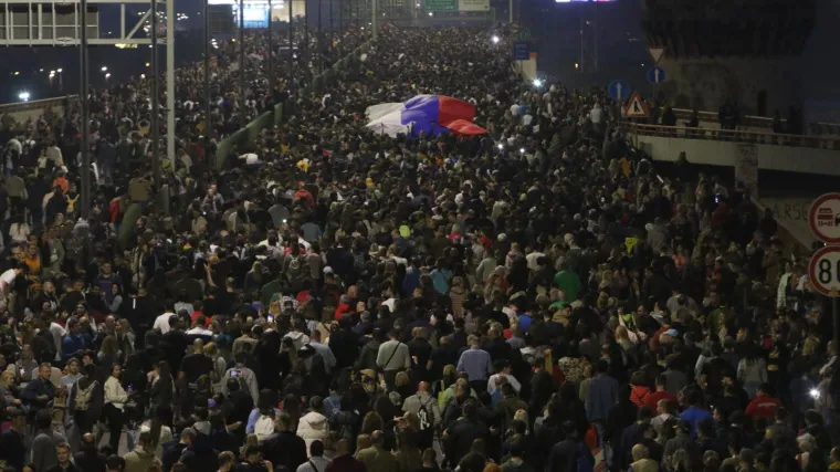 Beograd već 3. put u dva tjedna krcat ljudima koji zahtijevaju promjene. Vučić: 'Odvratni pokušaji...'