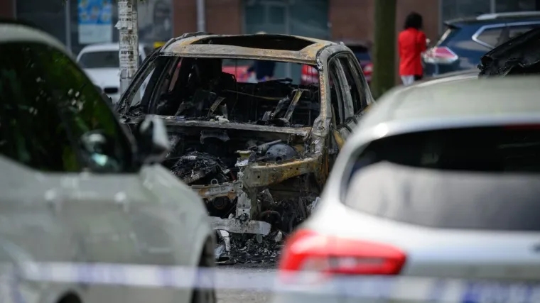 Gorio automobil u Splitu. Požar gasilo devet vatrogasaca