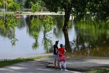Izlila se Sava iz korita i poplavila popularno izletište, vlasnici riječnih splavi su na oprezu