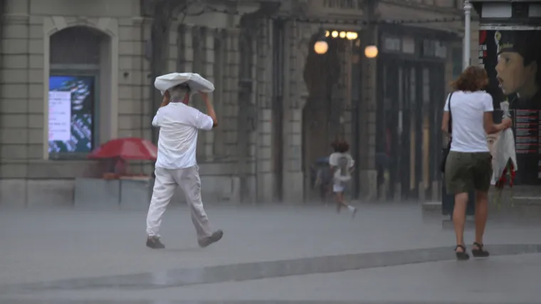 Ako ste iz ormara izvadili sandale - spremite ih. Danas ki&scaron;a, pljuskovi, a ponegdje i tuča